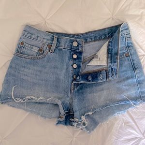 Levi’s Women’s 501 Original shorts| Levi’s W27